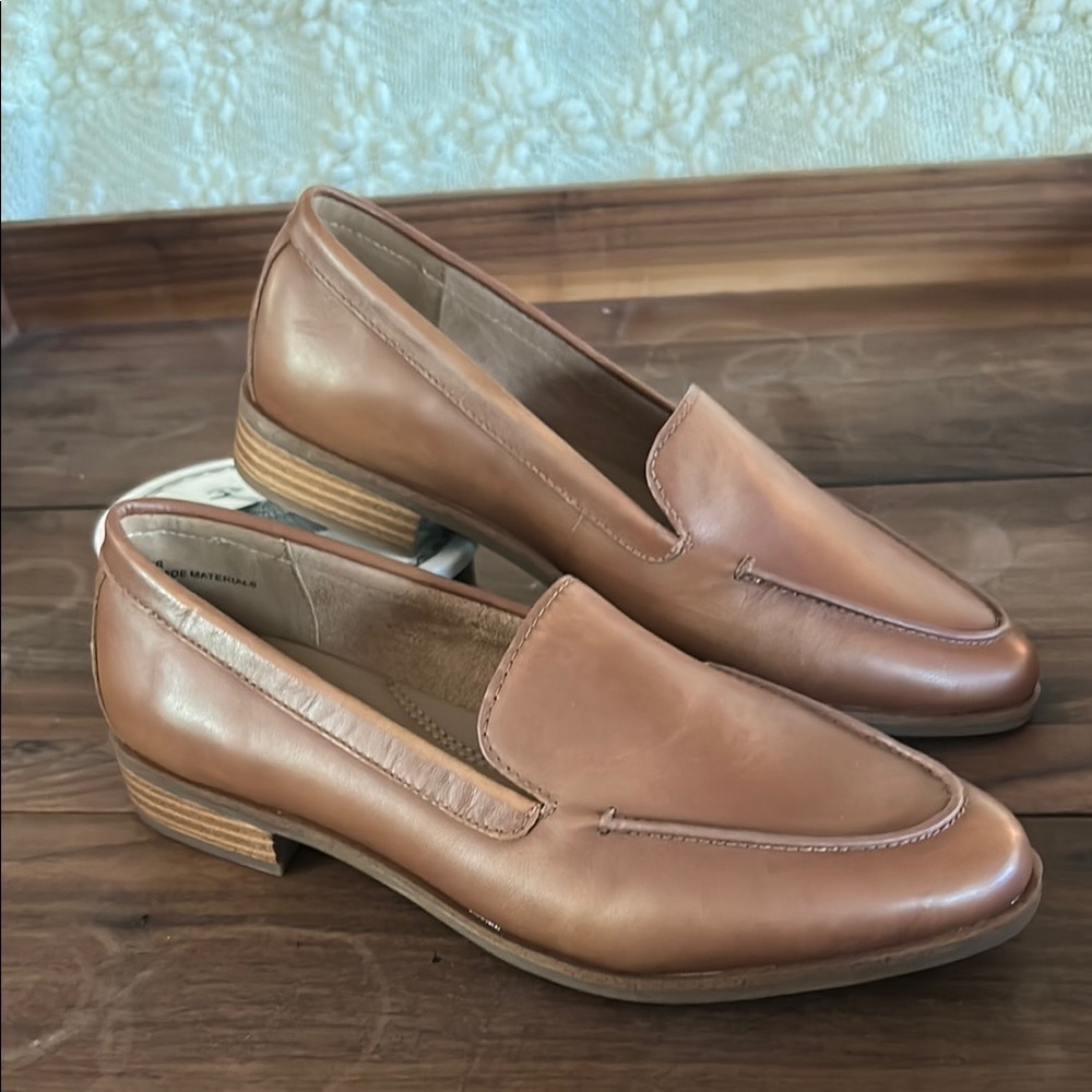 AEROSOLES Tan Leather Flats Sleek Design